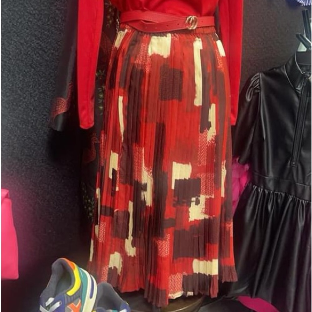 Red ❤️❤️pleated skirt